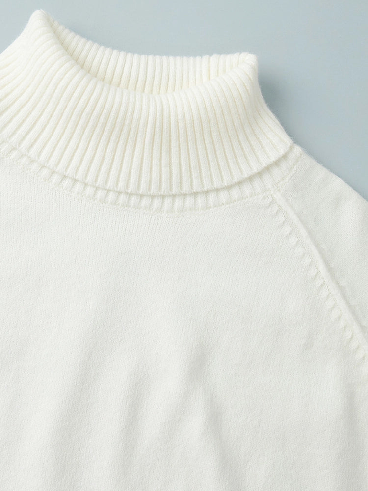 Women's turtleneck oversize white sweater