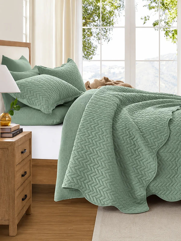 Lightweight Quilted Coverlet Bedspread Set