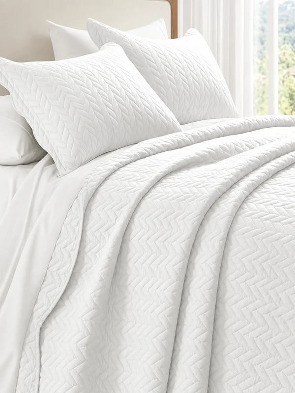 Lightweight Quilted Coverlet Bedspread Set