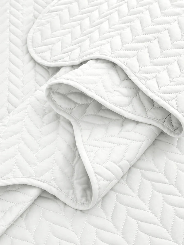 Lightweight Quilted Coverlet Bedspread Set