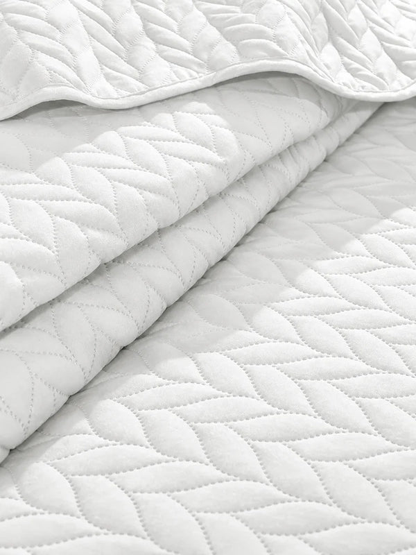 Lightweight Quilted Coverlet Bedspread Set